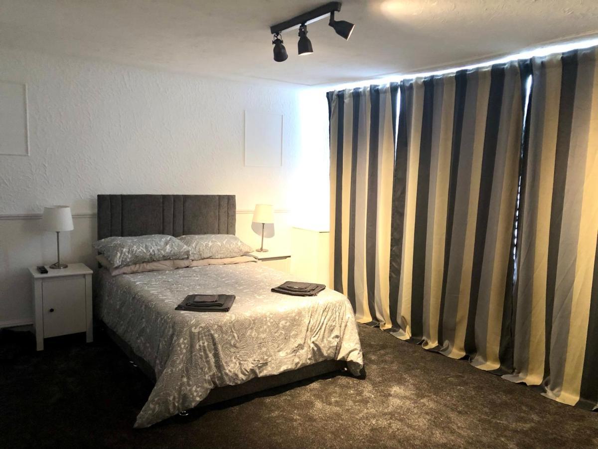 Ac Lounge 125 Apartment รอชฟอร์ค ภายนอก รูปภาพ