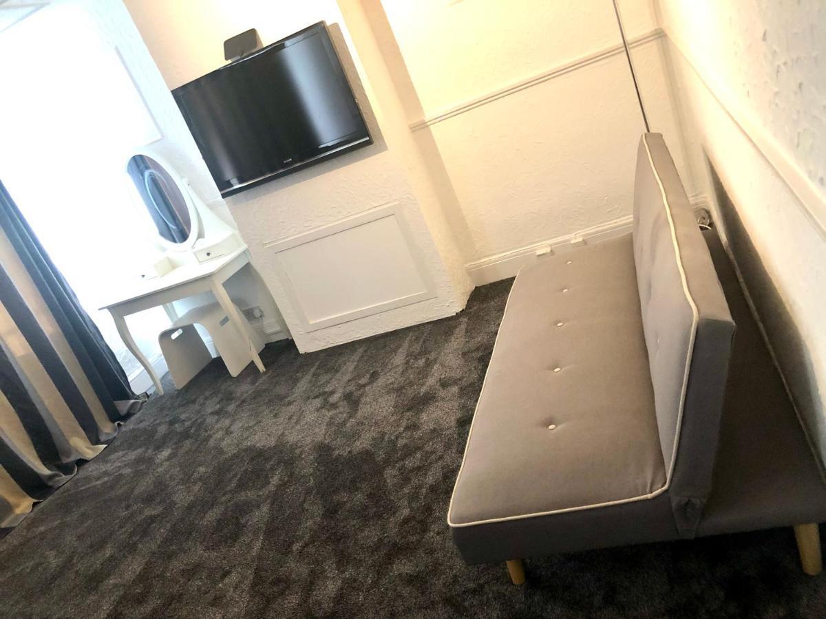 Ac Lounge 125 Apartment รอชฟอร์ค ภายนอก รูปภาพ