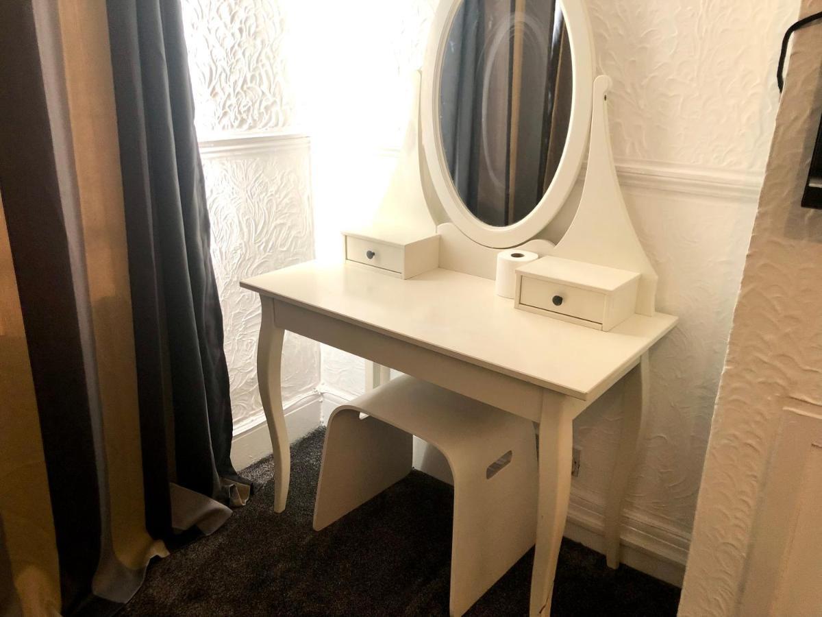 Ac Lounge 125 Apartment รอชฟอร์ค ภายนอก รูปภาพ